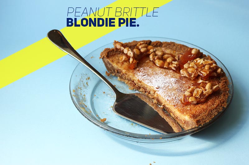 Peanut Brittle Blondie Pie // The Sugar Hit