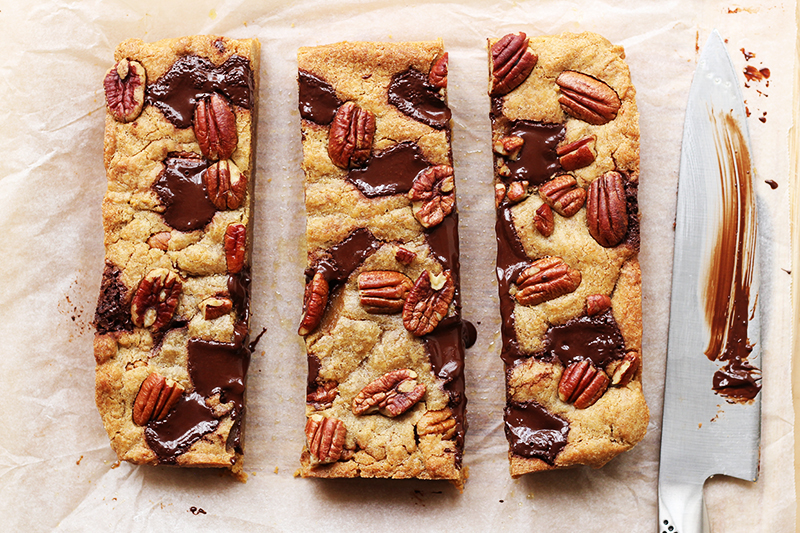 Salted Brown Butter Pecan Blondies // The Sugar Hit