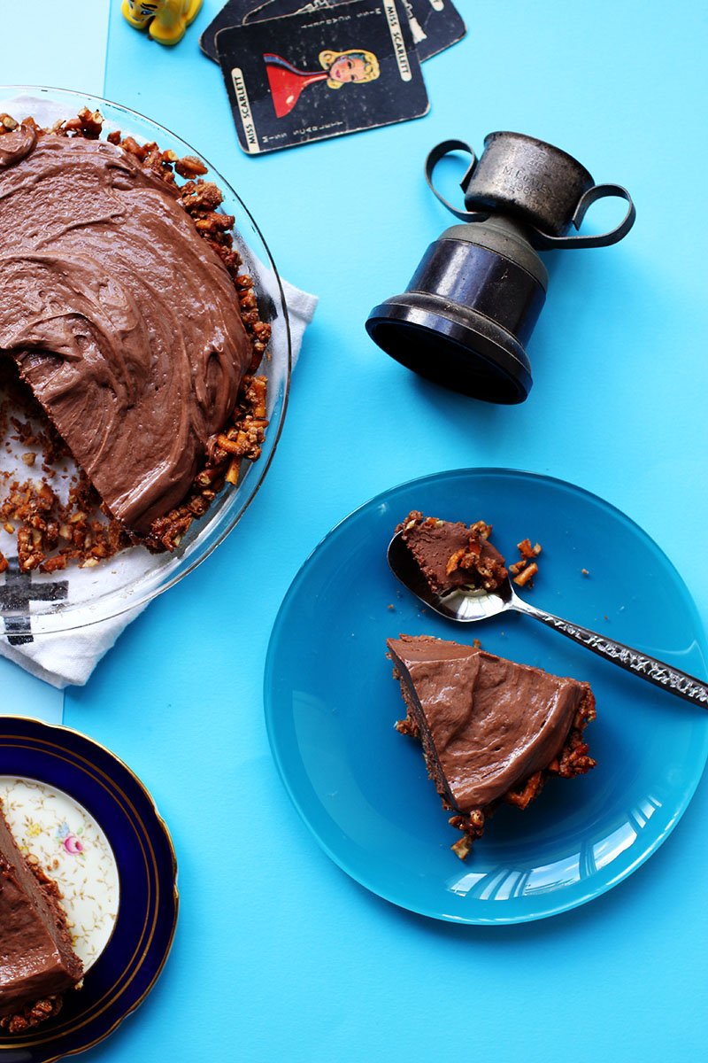 Frozen Nutella Cheesecake Pretzel Ice Cream Pie // The Sugar Hit